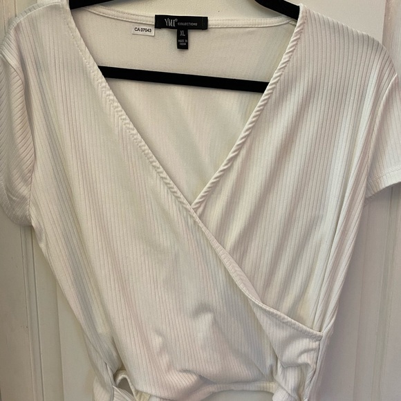 Vneck tie crop (XL) - Picture 3 of 3